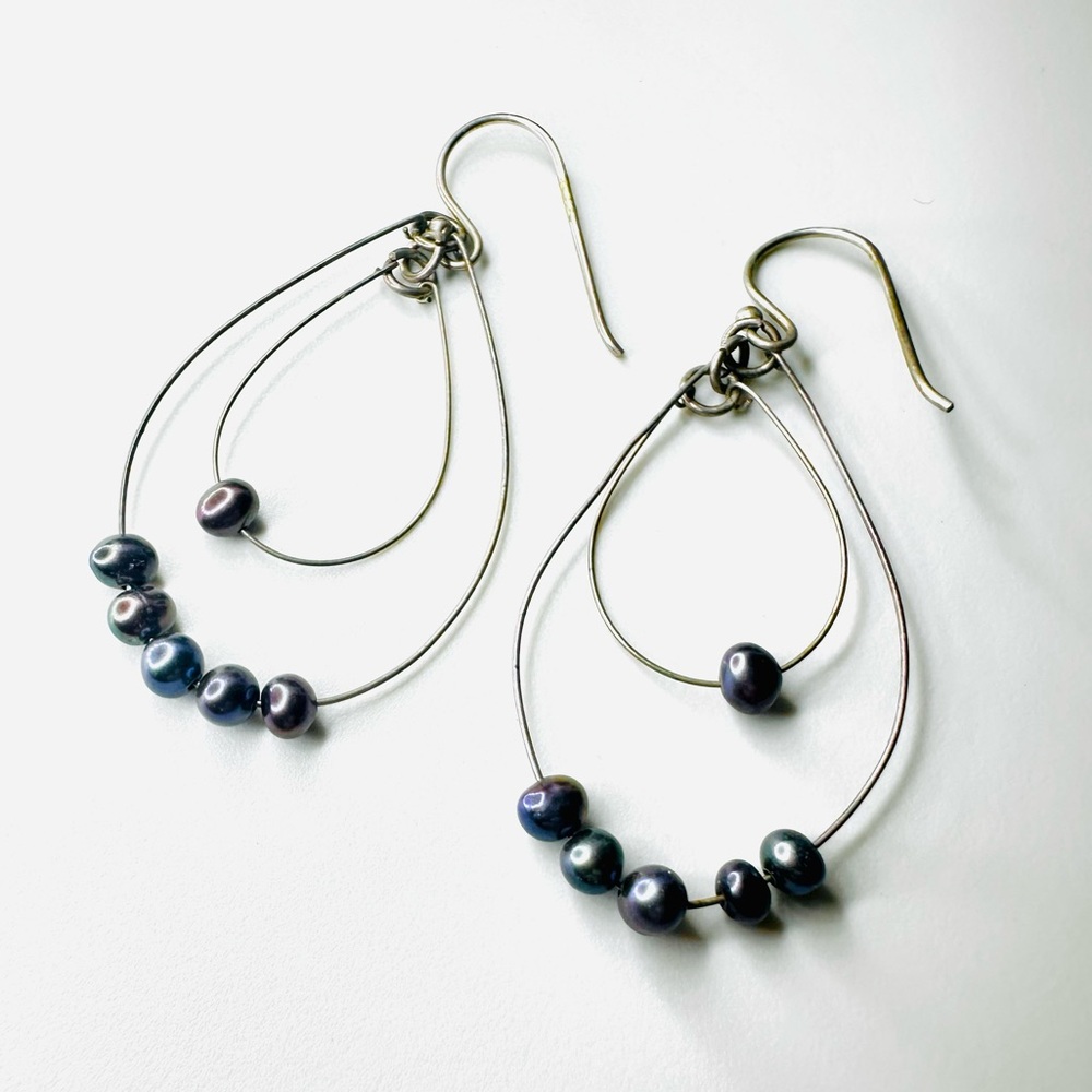Purple Peacock Pearl and Sterling Silver Earrings - Picture 2 of 2